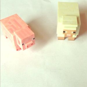 Minecraft mini pig and sheep toy